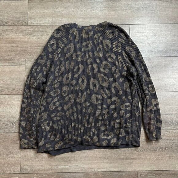 Torrid 1 Womens Plus 1X Animal Metallic Gold Print Gray Sweater - Picture 2 of 6